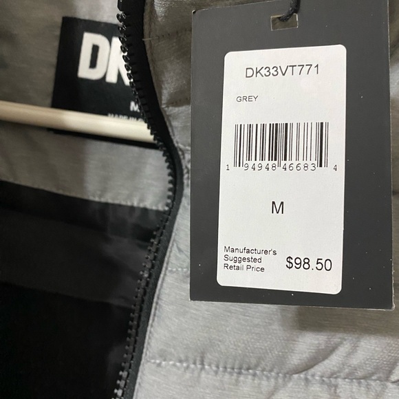 Men’s DKNY Oakland Puffer Vest Size Medium (NWT).  MSRP $98.50 - Picture 4 of 10